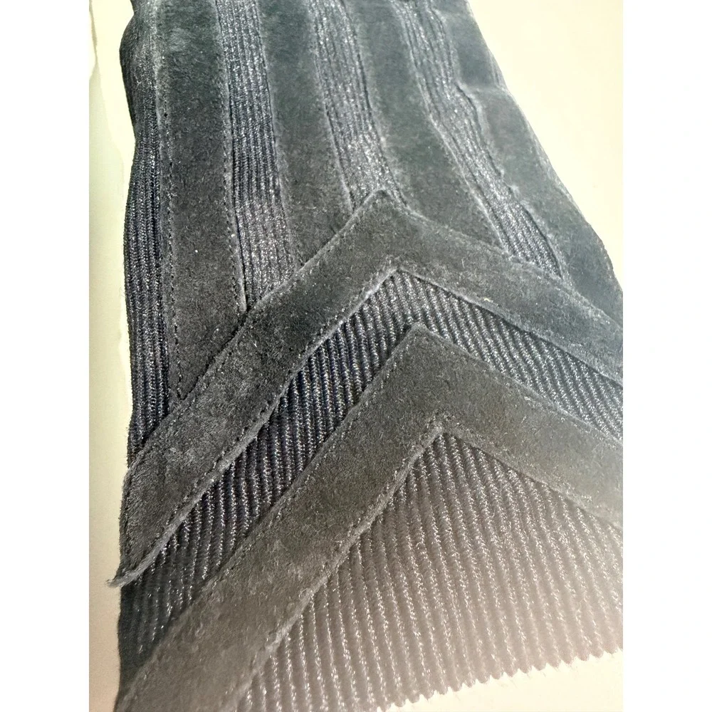 Isotoner Womens Black Spandex Faux Suede Chevron Striped Gloves Size Large